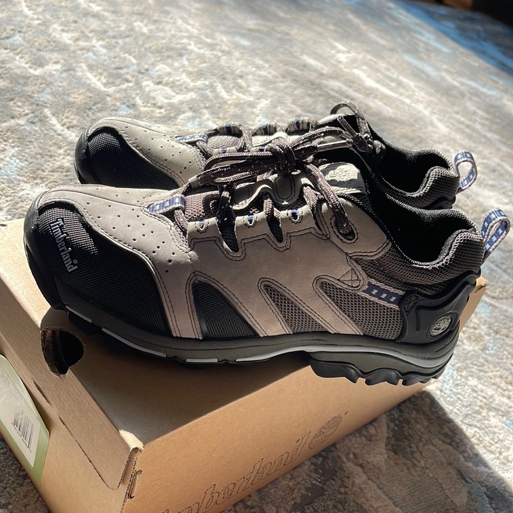 NWT Timberland women outdoor/hiking shoe size 6